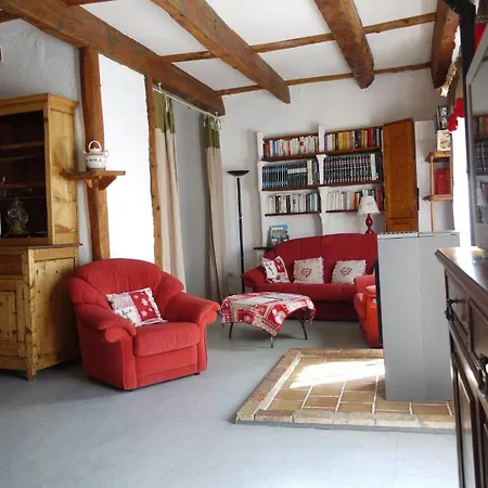 Chambres D'h\u00f4tes Les Means Couette-café