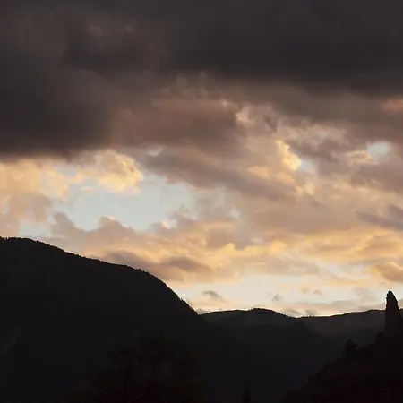 Les Means Bed & Breakfast Meolans-Revel