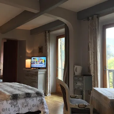 Couette-café Chambres D'h\u00f4tes Les Means 3*