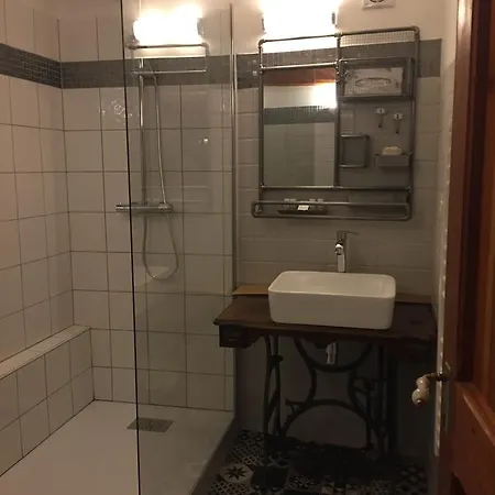 Chambres D'h\u00f4tes Les Means 3*