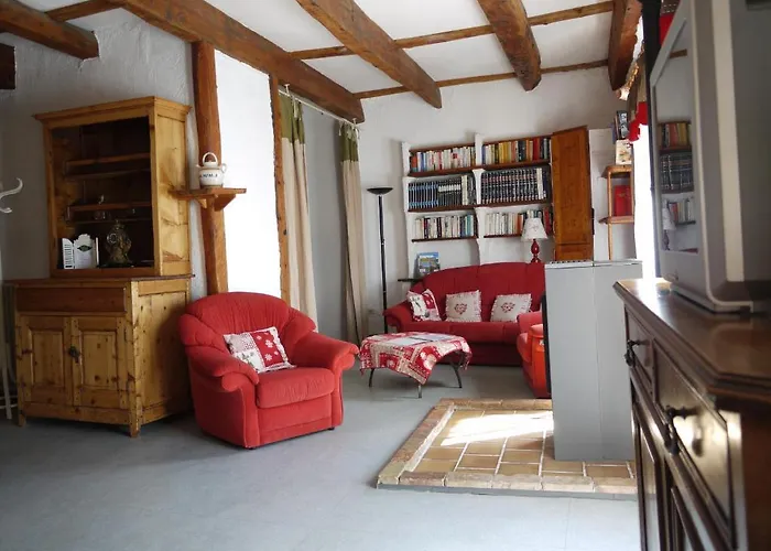 Chambres D'h\u00f4tes Les Means Couette-café