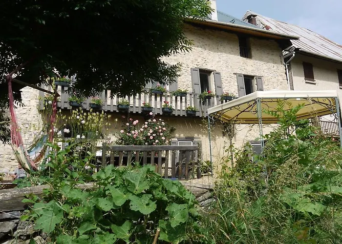 Chambres D'h\u00f4tes Les Means 3*