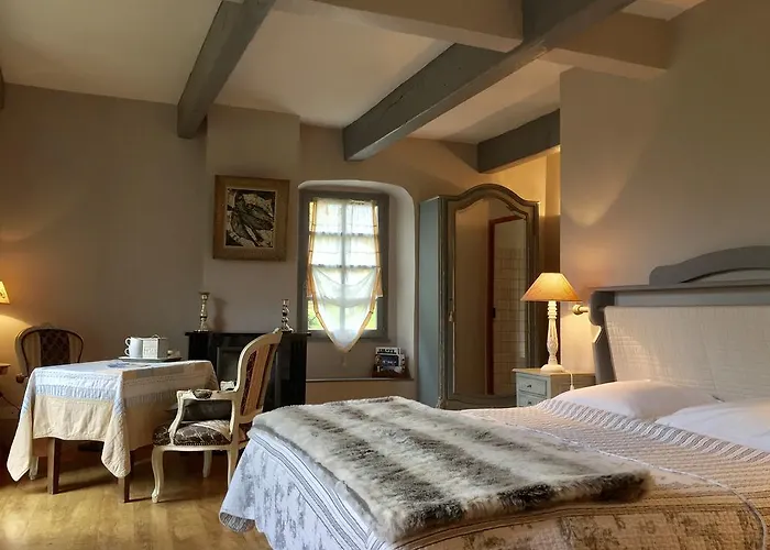 Couette-café Chambres D'h\u00f4tes Les Means 3*