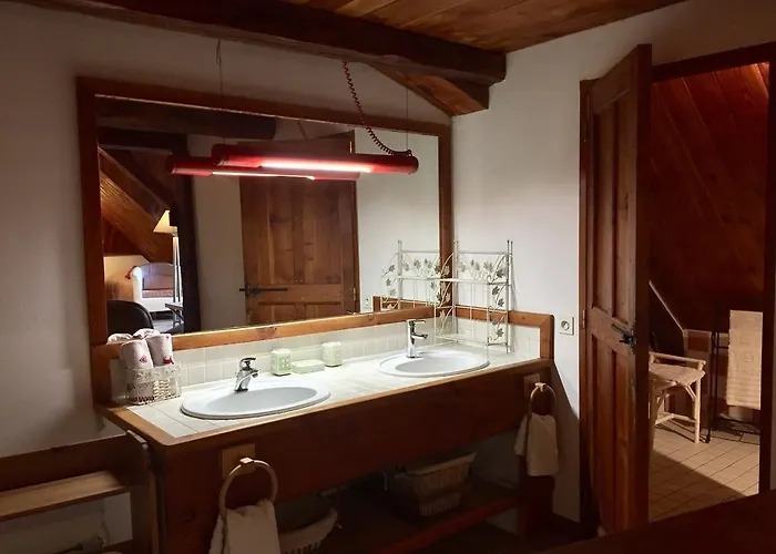 Couette-café Chambres D'h\u00f4tes Les Means 3*