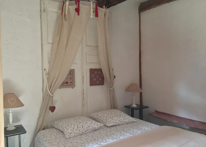 Chambres D'h\u00f4tes Les Means Couette-café