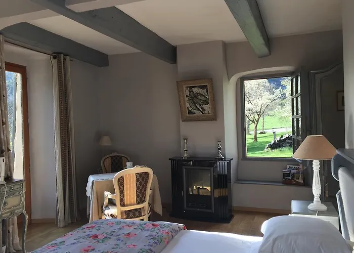 Couette-café Chambres D'h\u00f4tes Les Means 3*