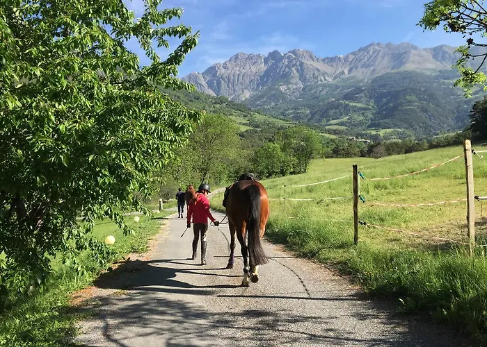 Chambres D'h\u00f4tes Les Means Couette-café Méolans