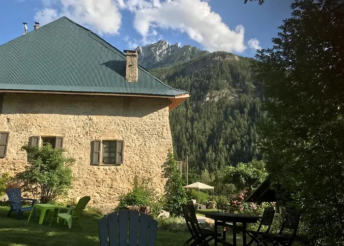 Chambres D'h\u00f4tes Les Means Couette-café Méolans